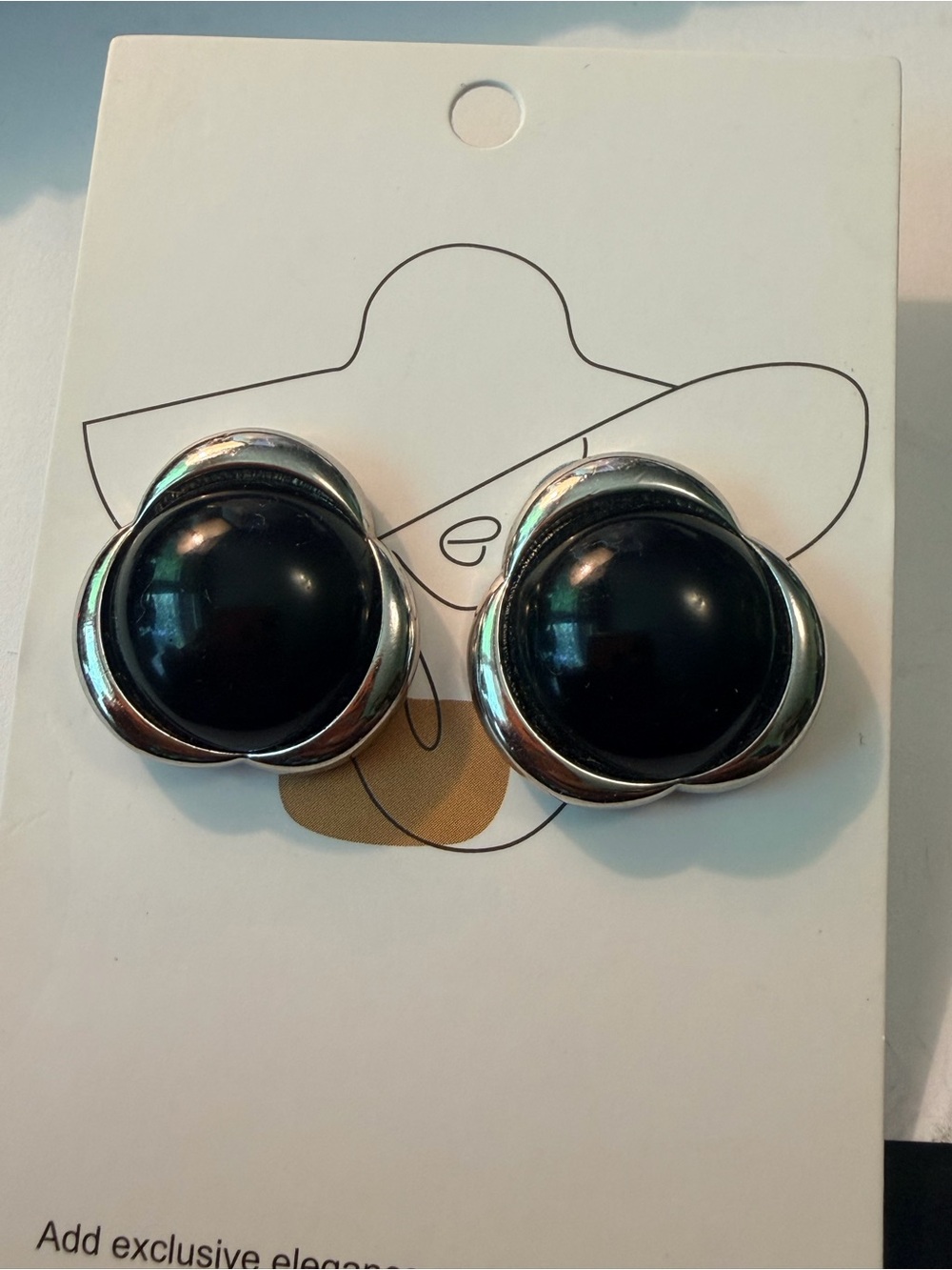 Vintage-Inspired Black and Silver Post Earrings Richelieu brand
